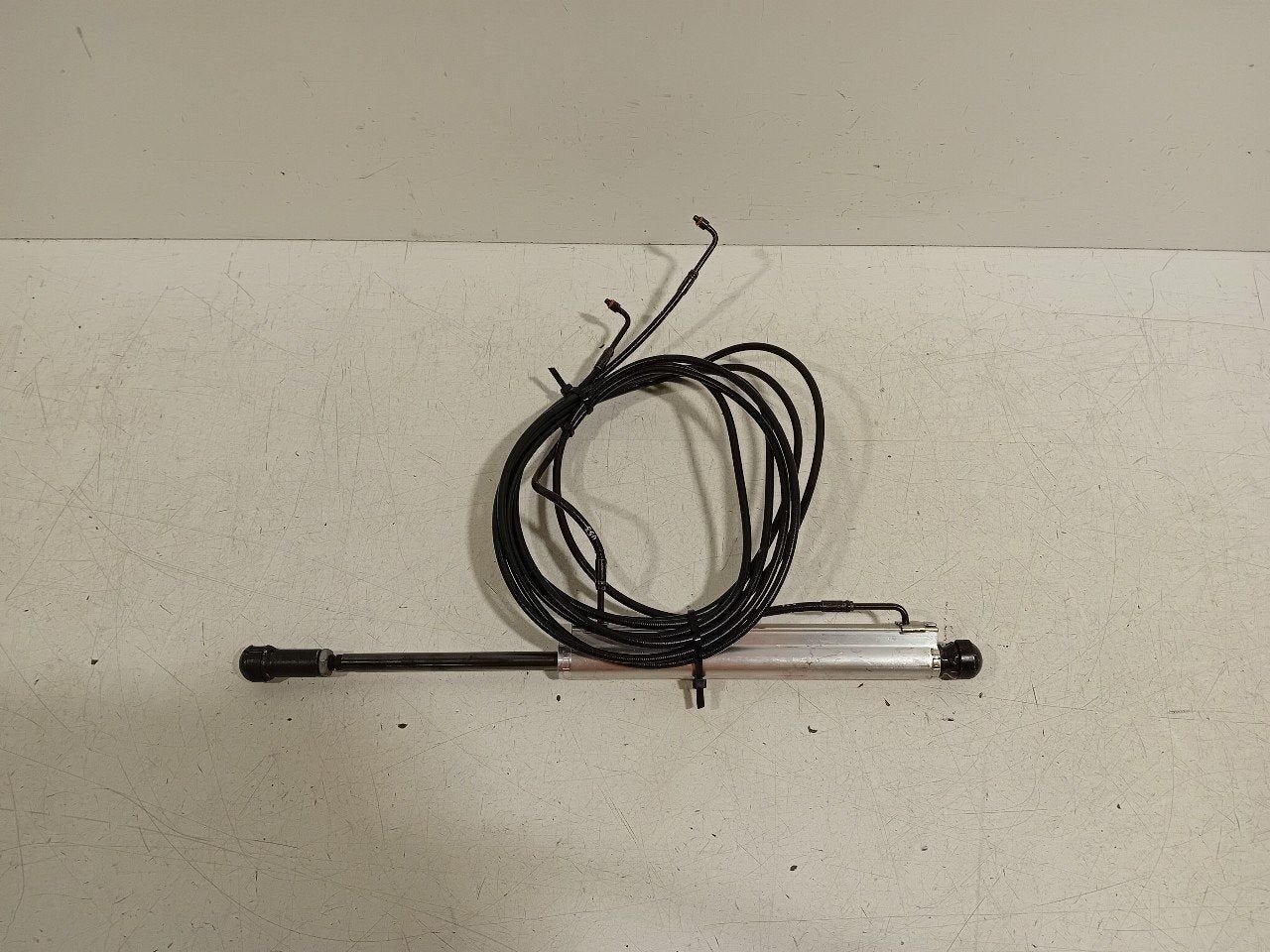 Gasdrukveer links achter Mercedes-Benz SLK-Klasse, Onderdelen@venauto.nl, Van der Ven Autorecycling B.V., Gebruikt, Ettenseweg 76, 4706 PB Roosendaal, The Netherlands