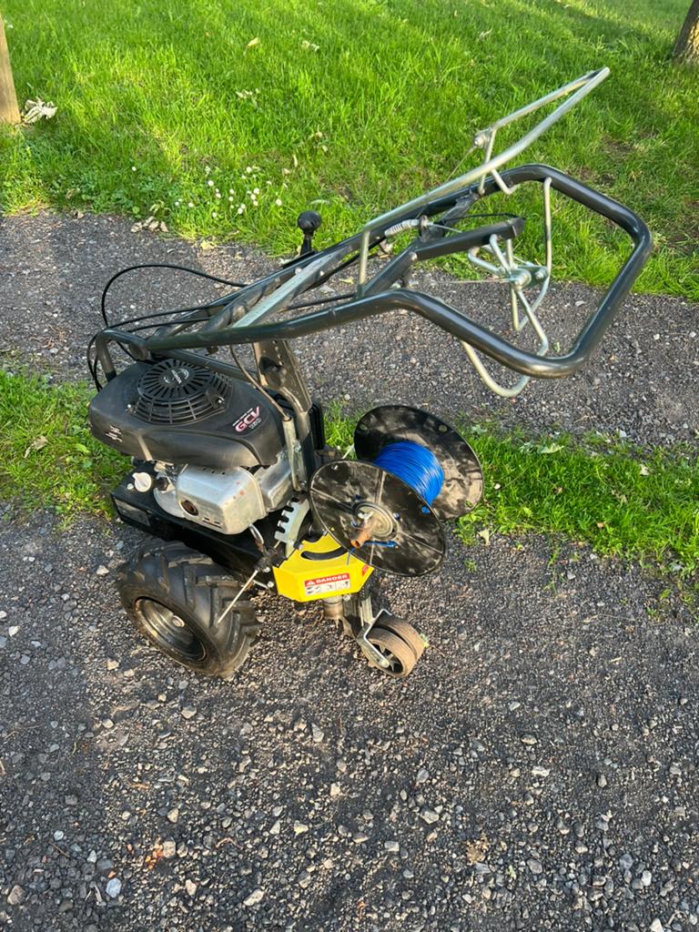 Draadlegger robotmaaier huren – kabel professioneel leggen, Tuin en Terras, Robotmaaiers, Zo goed als nieuw, Ophalen