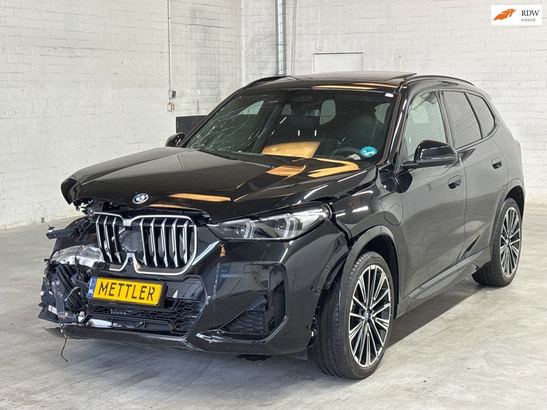 BMW X1 xDrive30e M pakket M Sport Pro Panoramadak|Navigatie|, Auto's, Dealer onderhouden, 1800 kg, 326 pk, 16 kWh