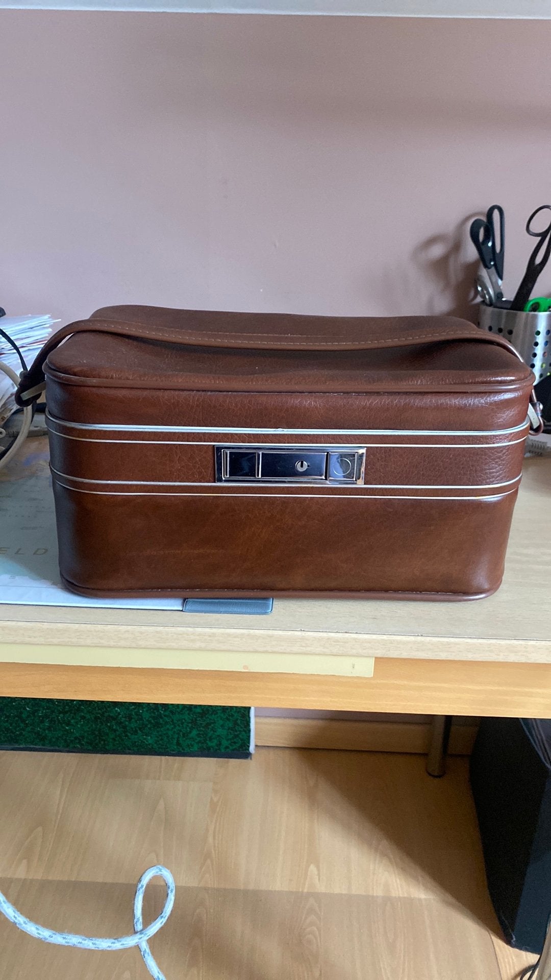Vintage bruine lederen beautycase met slot in perfecte staa, Avec serrure, Brun, Enlèvement, Utilisé