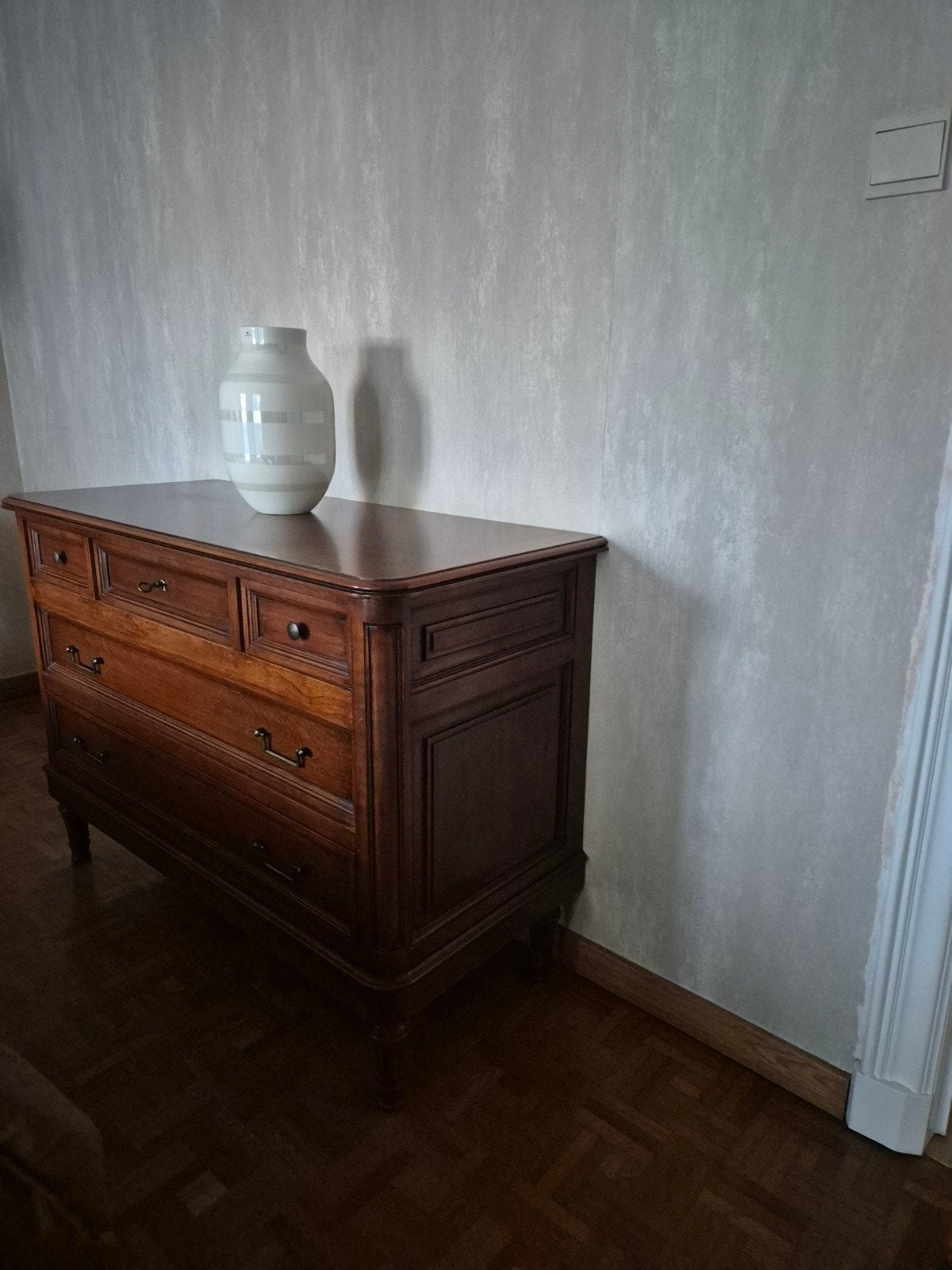 ladenkast kerselaar, Ophalen