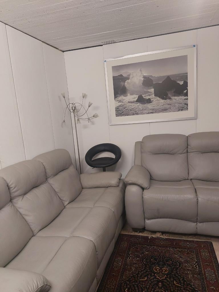 Leder Salon, Ophalen