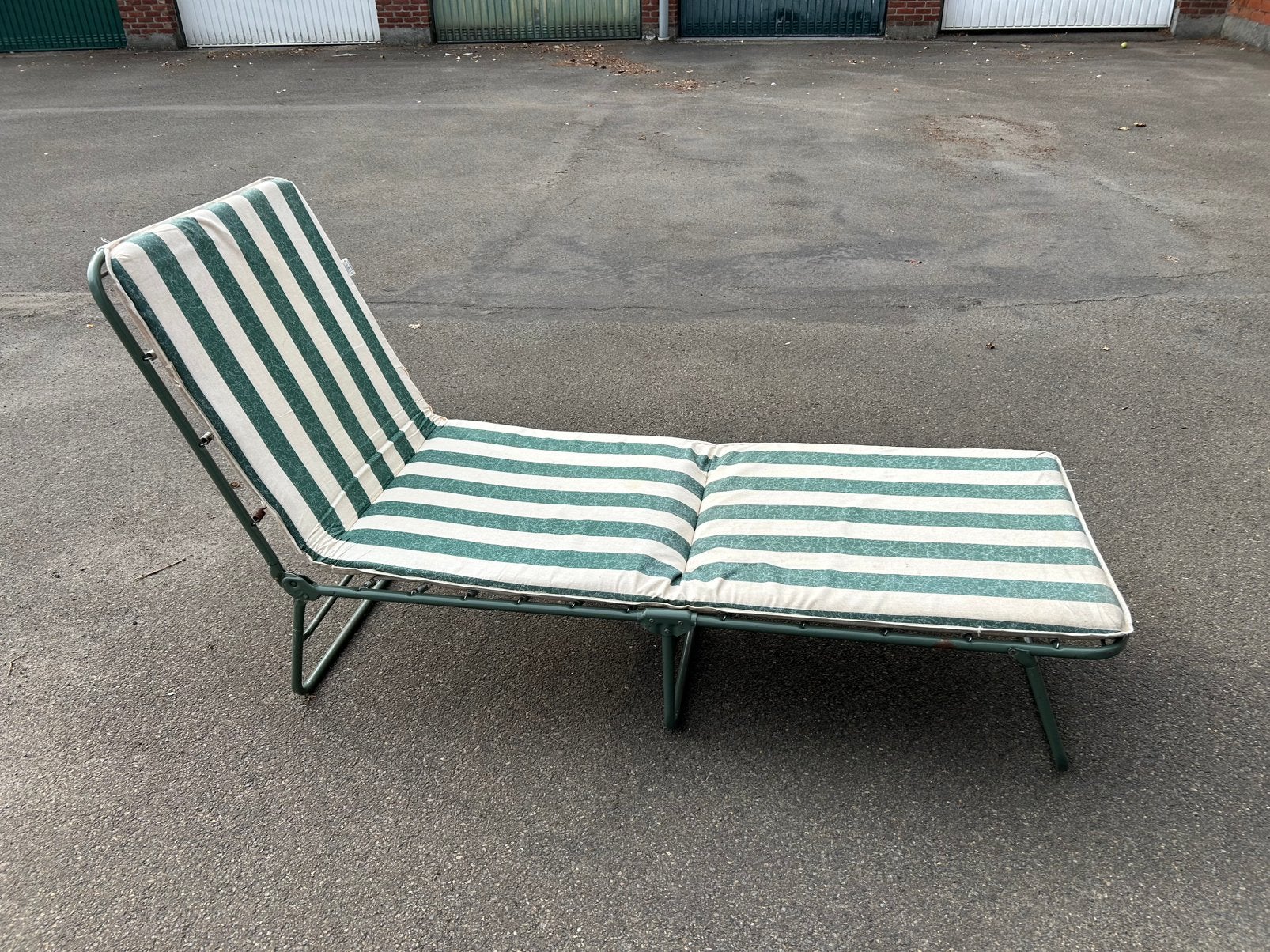 Vintage ligbed strepen Sieger, Tuin en Terras, Ligbedden, Ophalen, Zo goed als nieuw, Metaal, Inklapbaar