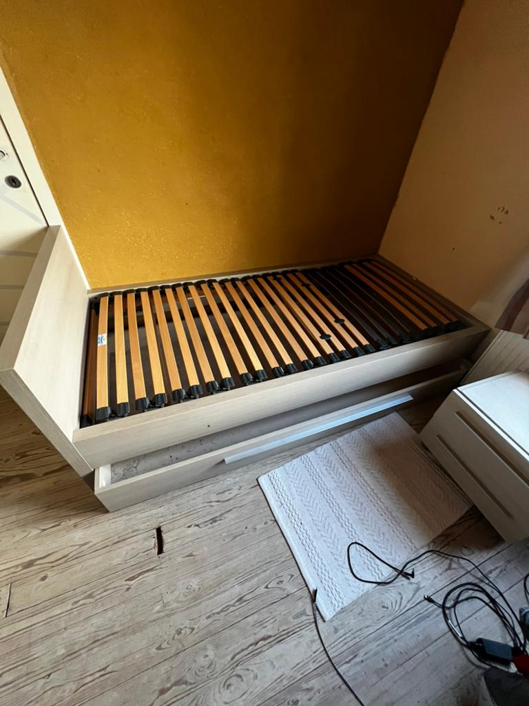 1 persoons bed + matras + nachtkast, 90 cm, Eenpersoons, Beige, Ophalen of Verzenden