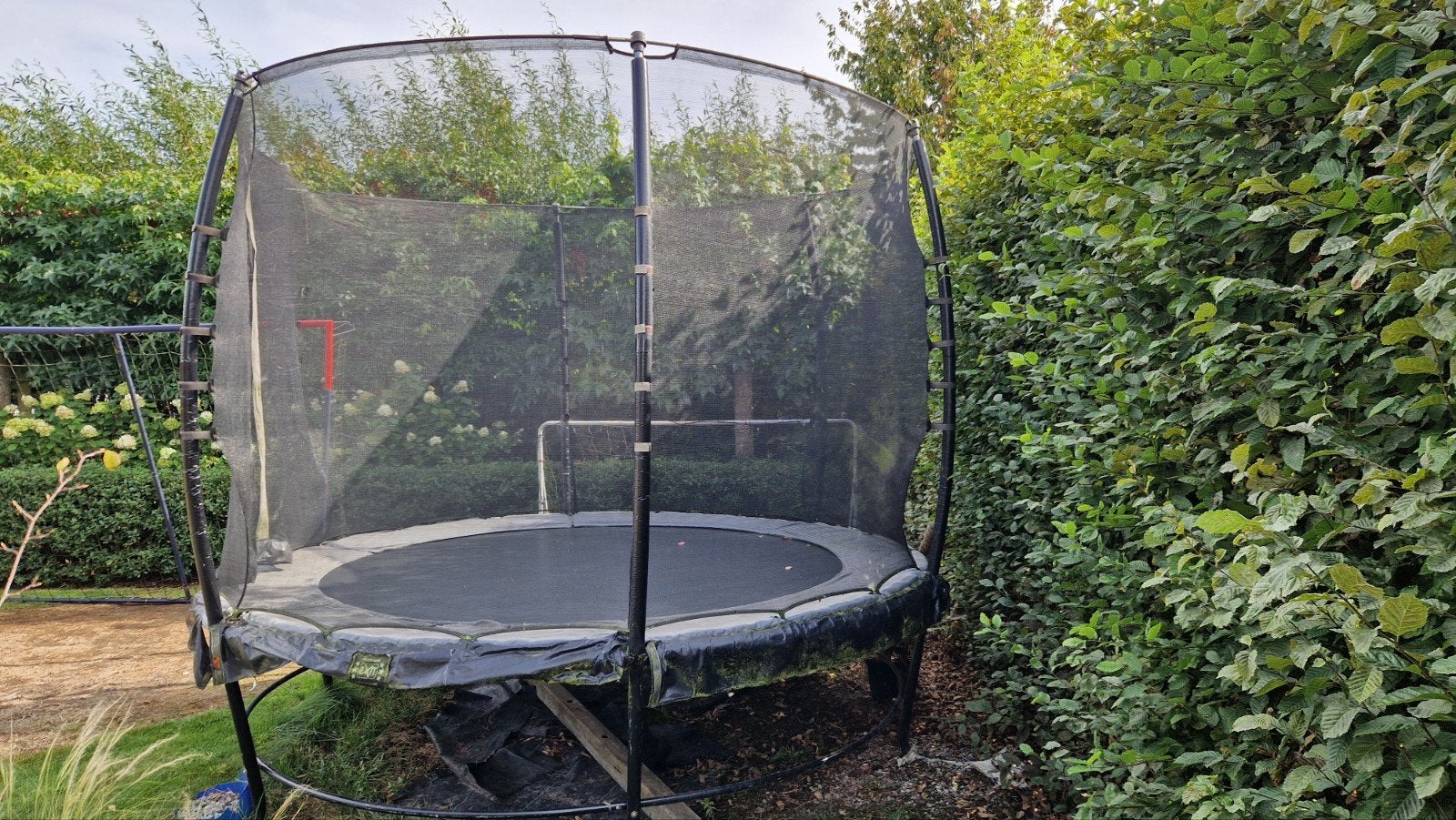 Trampoline premium noir, Enlèvement, Utilisé