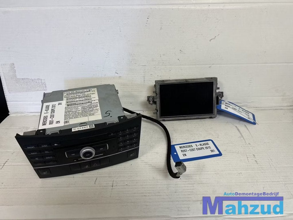 MERCEDES E C207 coupe radio display scherm 2009-2016, Gebruikt, Mercedes-Benz AG, Mercedes-Benz, Mercedesstrasse 120
70372  Stuttgart, DE