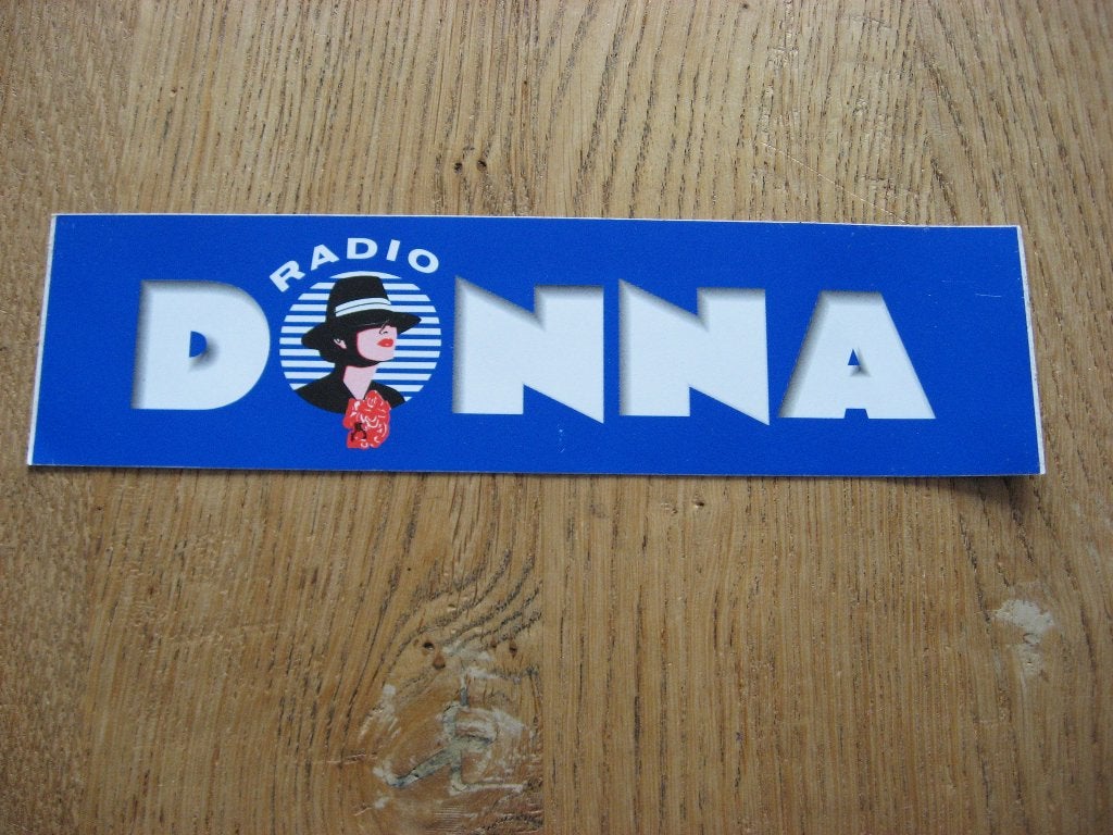 Sticker Radio Donna 21 x 5,5 cm, Verzamelen, Ophalen of Verzenden, Nieuw, Film, Tv of Omroep