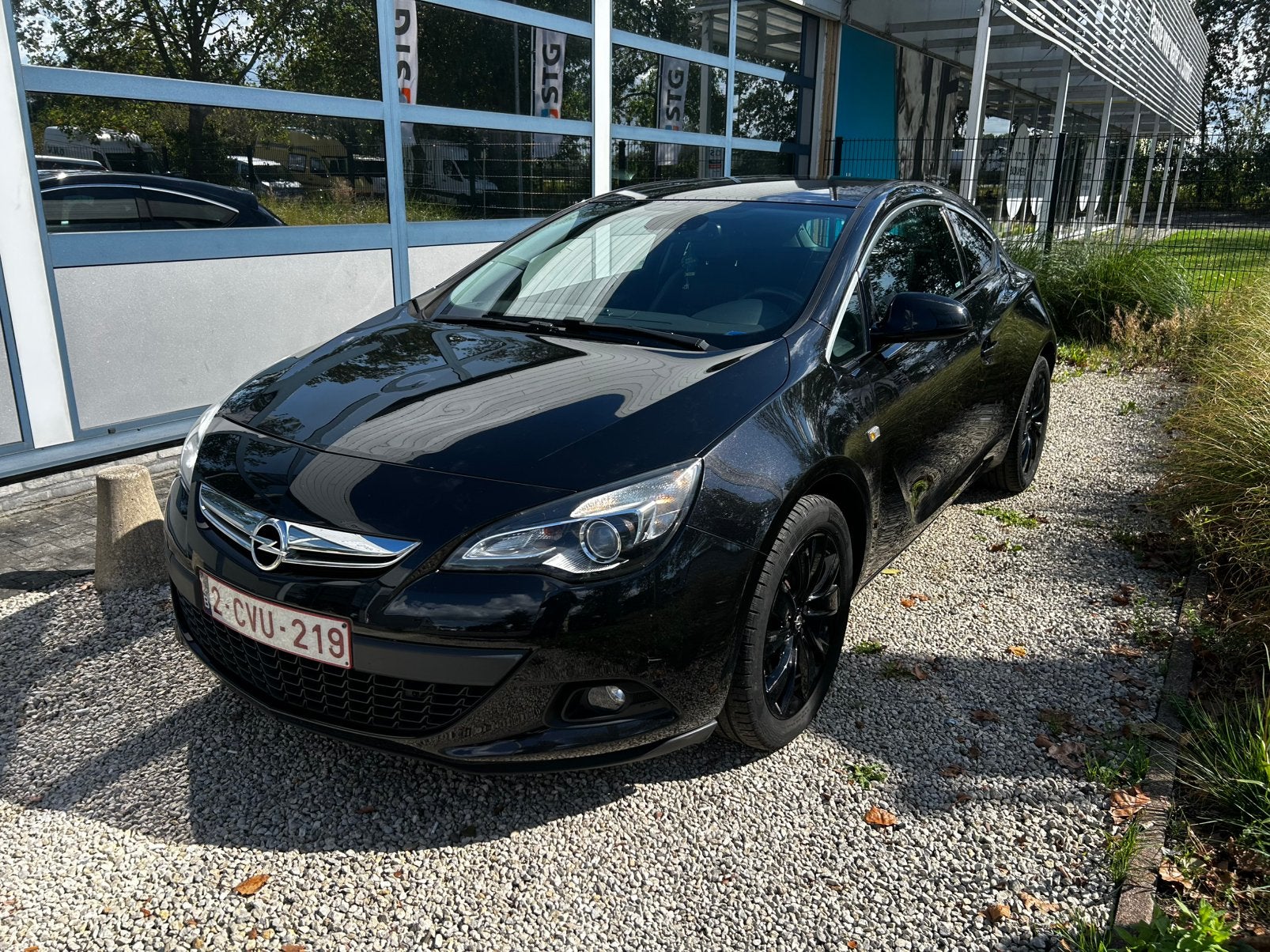 Opel astra GTC benzine gekeurd voor verkoop automaat, Auto's, 4 cilinders, Leder en Stof, Zwart, 5 zetels