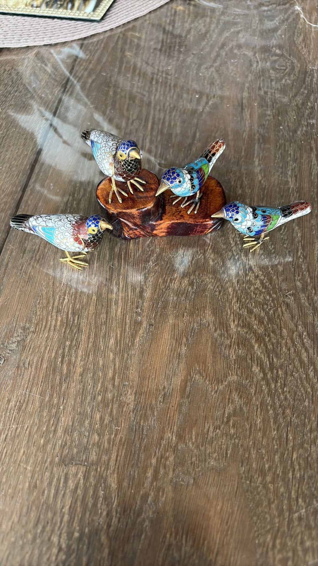 Cloisonné 4 vogeltjes met een houten staandertje, Enlèvement ou Envoi