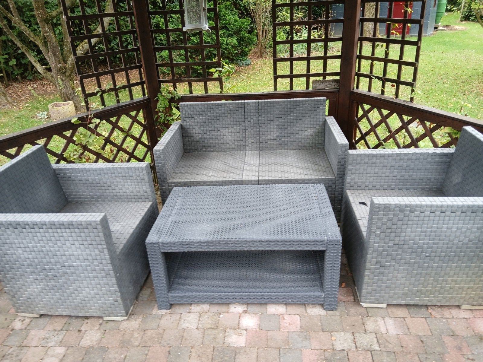 ensemble terrasse de jardin, Enlèvement