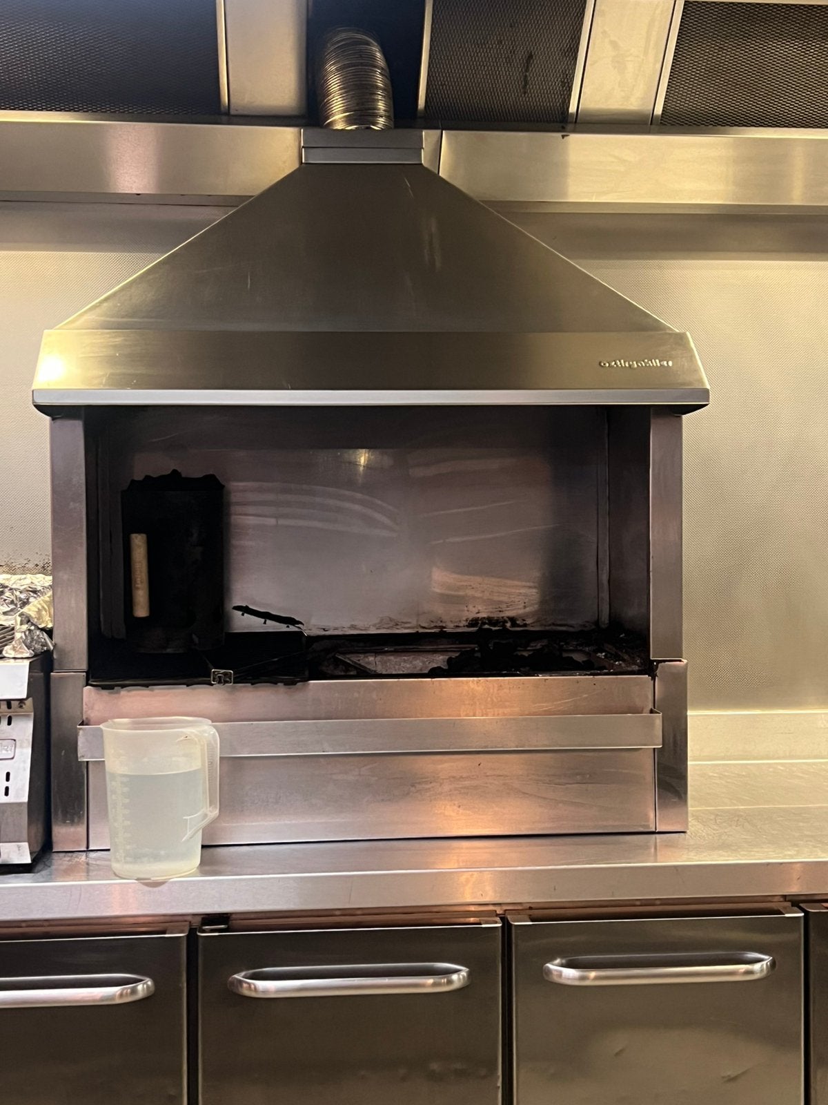 À VENDRE – GRILL À CHARBON PROFESSIONNEL ÖZTIRYAKILER (ÖZTI), Articles professionnels, Horeca | Équipement de cuisine, Enlèvement