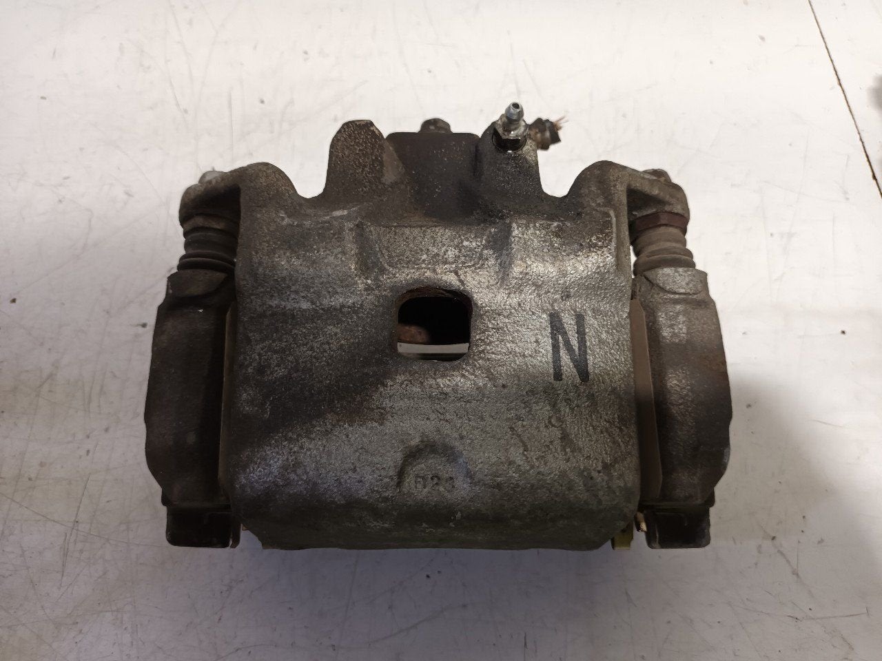 Remklauw links voor Nissan Leaf, Onderdelen@venauto.nl, Van der Ven Autorecycling B.V., Gebruikt, Ettenseweg 76, 4706 PB Roosendaal, The Netherlands
