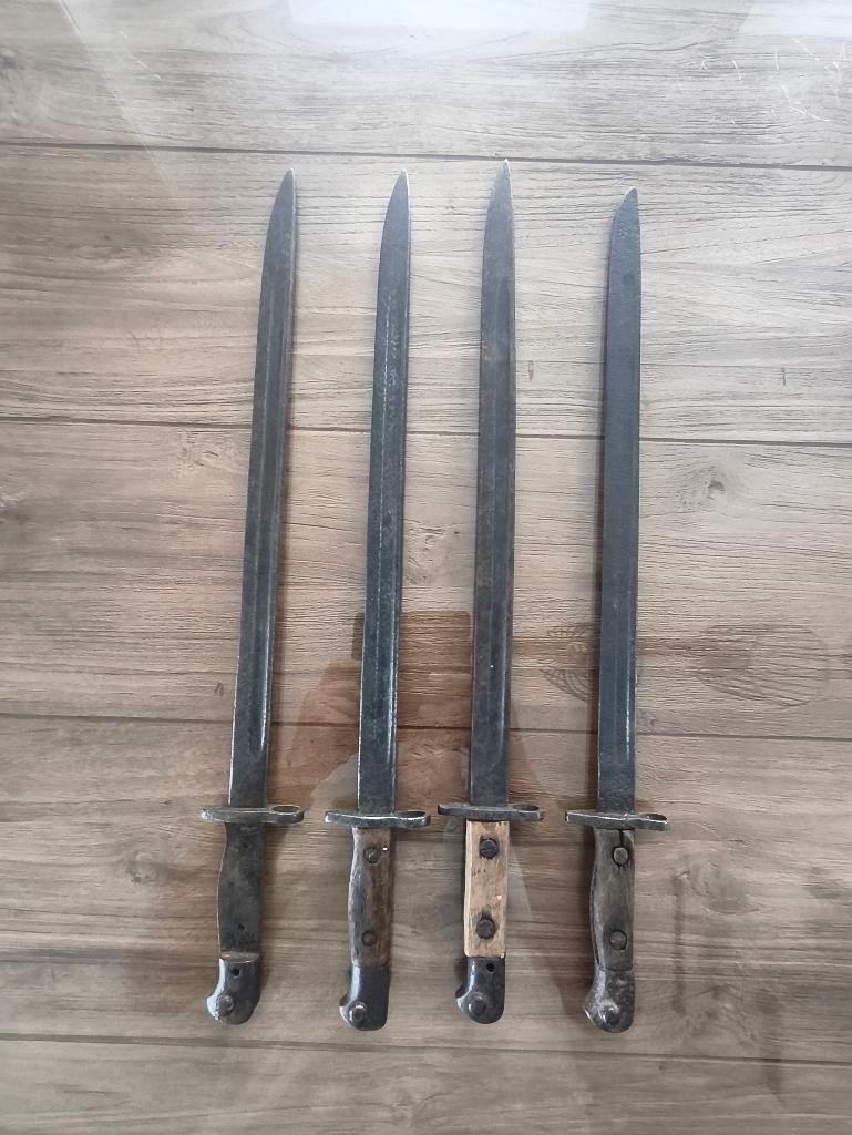 Lot Lee Enfield bajonetten WO1 schuurvondst, Collections, Enlèvement, Armée de terre, Épée ou sabre