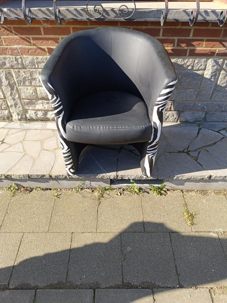 Siège en simili cuir motif zébré, Enlèvement