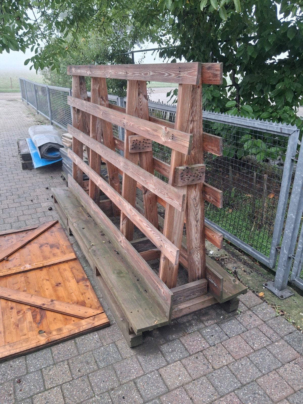 houten glasbok, Ophalen