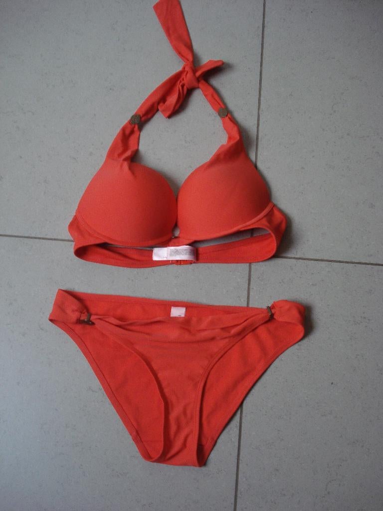 Hunkemöller rode bikini, dames/meisjes. mt 80C/M, Ophalen of Verzenden, Bikini, Hunkemöller, Gedragen