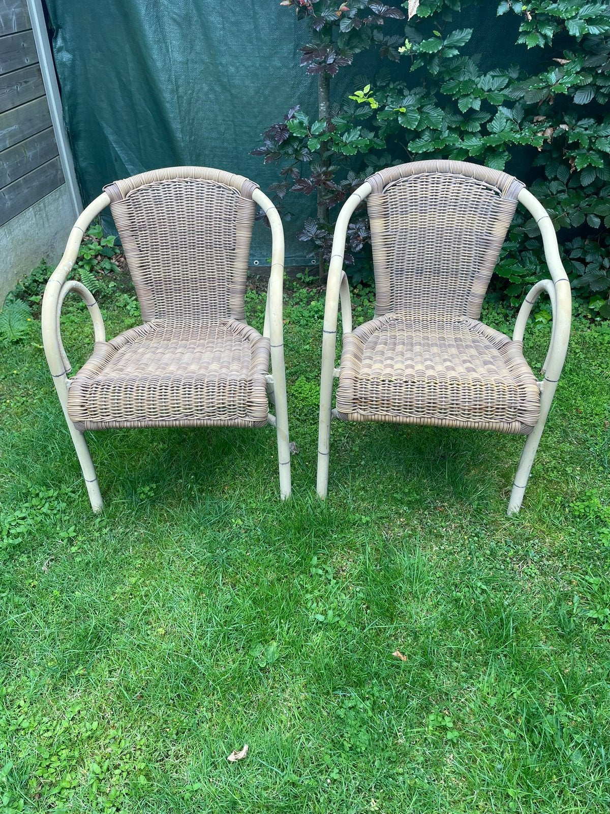 2 tuinstoelen, Ophalen, Zo goed als nieuw, Hout, Stapelbaar