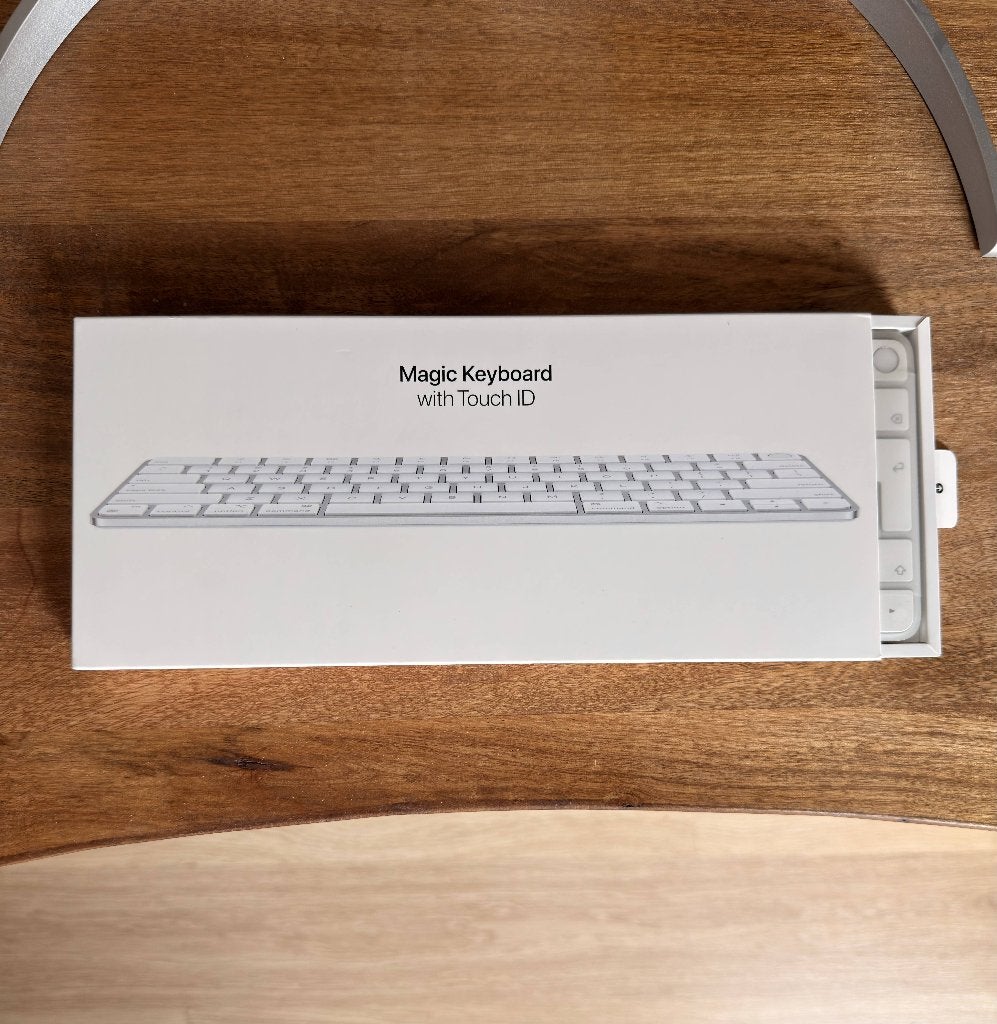 Apple Magic Keyboard toetsenbord AZERTY met Touch-ID, Computers en Software, Toetsenborden, Ophalen, Azerty, Zo goed als nieuw