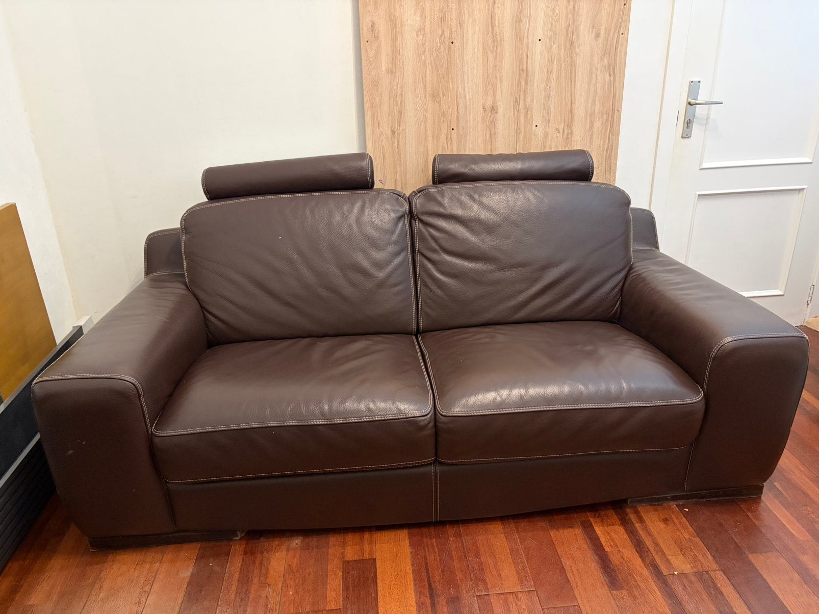 Canapé 2 places en cuir marron foncé, Maison & Meubles, Canapés | Salons, 75 à 100 cm, 200 à 250 cm, Banc droit, Enlèvement