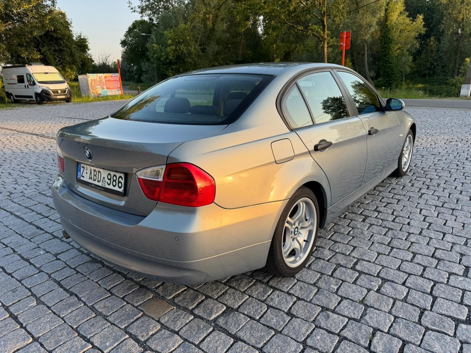 BMW 318I BENZINE E90 EURO4 AIRCO BLANCO GEKEURD VOOR VERKOOP, Autos, Vitres électriques, Achat, Entreprise, Noir