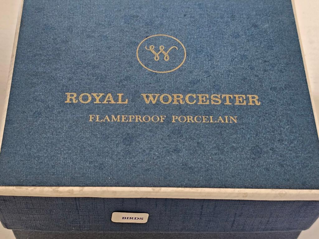 Royal Worcester porseleinen 'egg coddlers' met vogelmotieven, Ophalen
