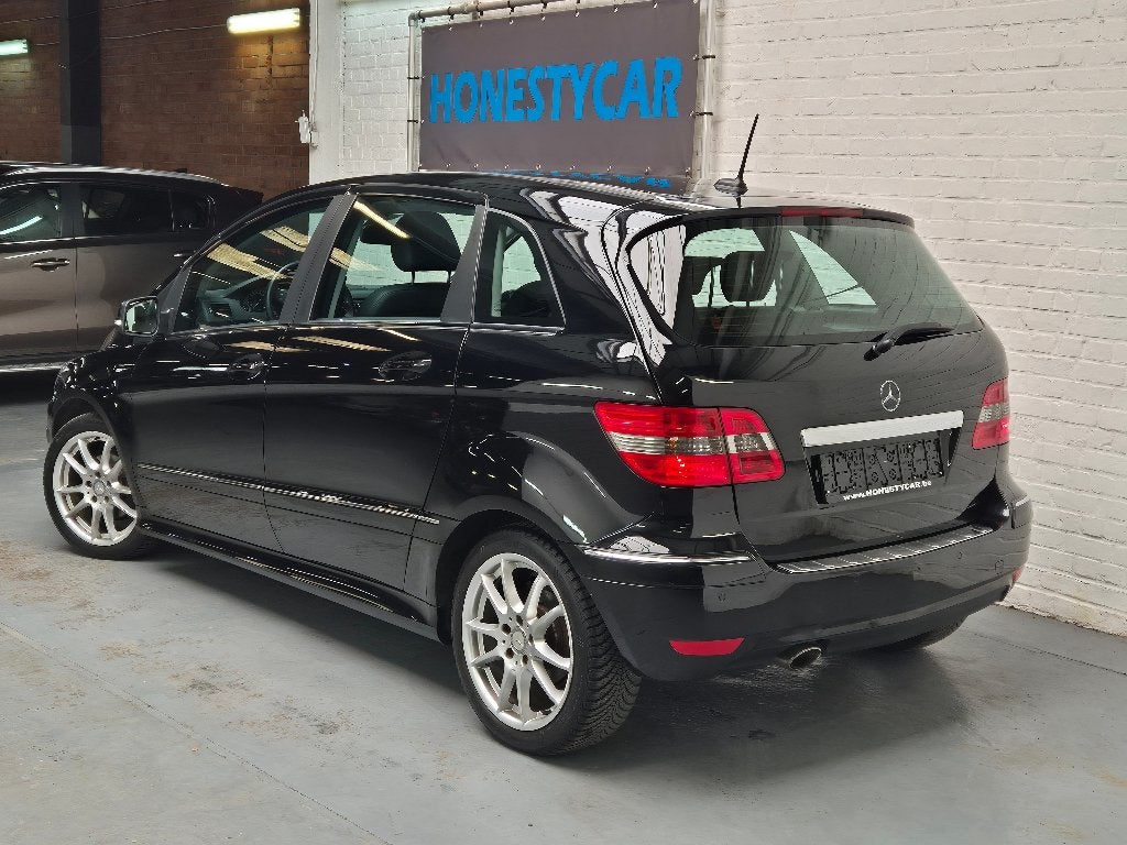 Mercedes B180 benzine 04/2011- Zeer mooie staat-Garantie, Auto's, Mercedes-Benz, Zwart, Leder en Stof, Zwart, Handgeschakeld