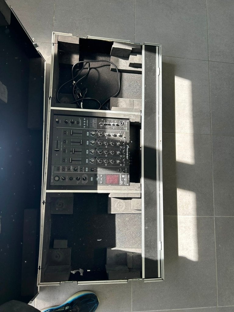 Pioneer DJM-850-K + Modulaire Flightcase – Perfecte Staat, Muziek en Instrumenten, Overige Muziek en Instrumenten, Zo goed als nieuw
