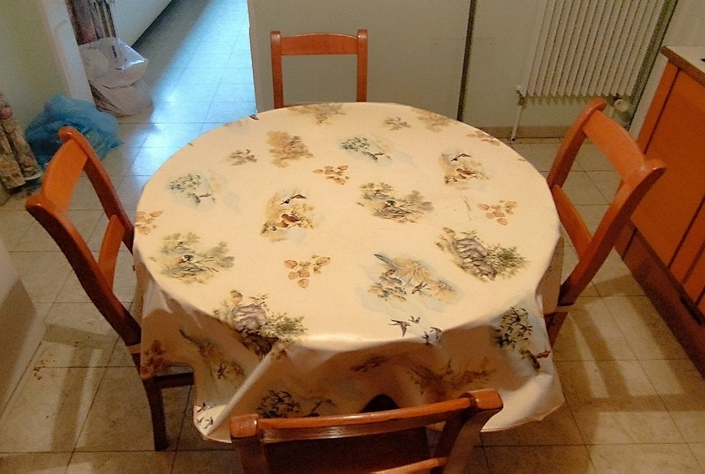 table de cuisine ronde et 4 chaises de Herve, Enlèvement, Une