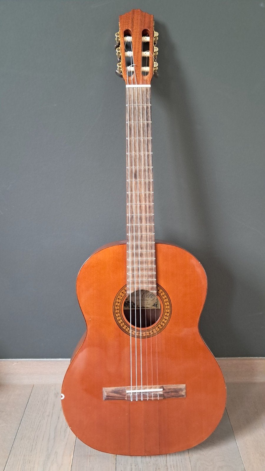 Salvador cortez 4/4 gitaar met nieuwe snaren, Muziek en Instrumenten, Snaarinstrumenten | Gitaren | Akoestisch, Ophalen