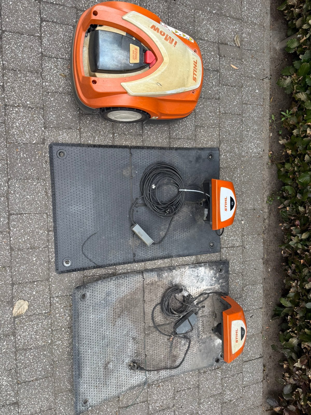 Stihl - 2 x docking ADO 401-601 & 1 x RMI 422.0 (defect), Ophalen, Gebruikt, 20 tot 25 cm, Met regensensor