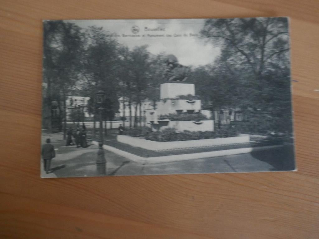 bruxelles place des barricades et monument des Eaux du Bocq, Collections, Enlèvement ou Envoi, Non affranchie, Bruxelles (Capitale)