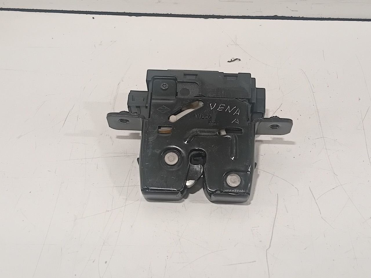 Slot mechaniek kofferdeksel achterklep elektrisch Nissan Qas, Onderdelen@venauto.nl, Van der Ven Autorecycling B.V., Ettenseweg 76, 4706 PB Roosendaal, The Netherlands