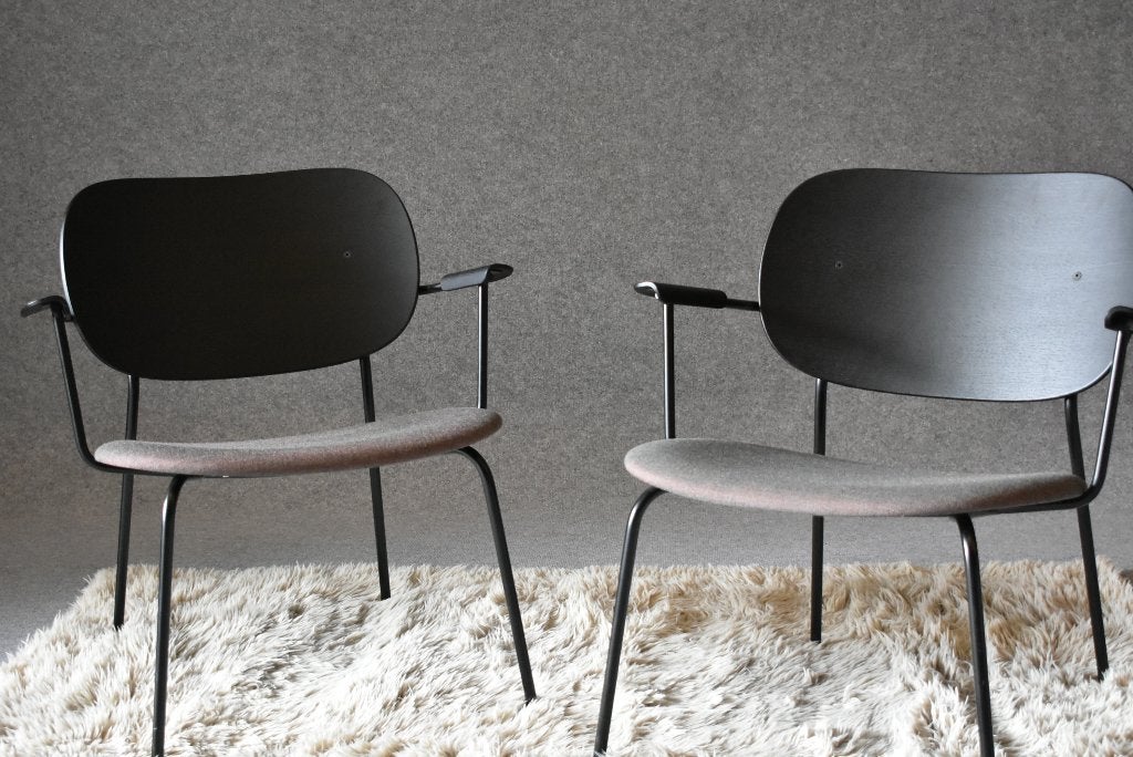Chaises longues Audo Copenhagen Co — Design noir/gris, Antiquités & Art, Enlèvement