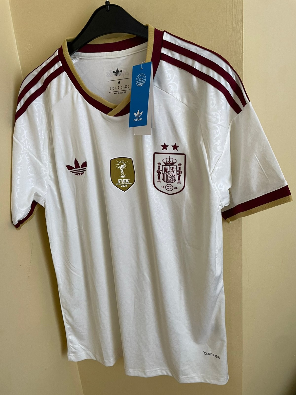 Maillot espagne 2 etoiles taille M et S disponible, Sport en Fitness, Voetbal, Maat M, Ophalen of Verzenden, Nieuw, Shirt