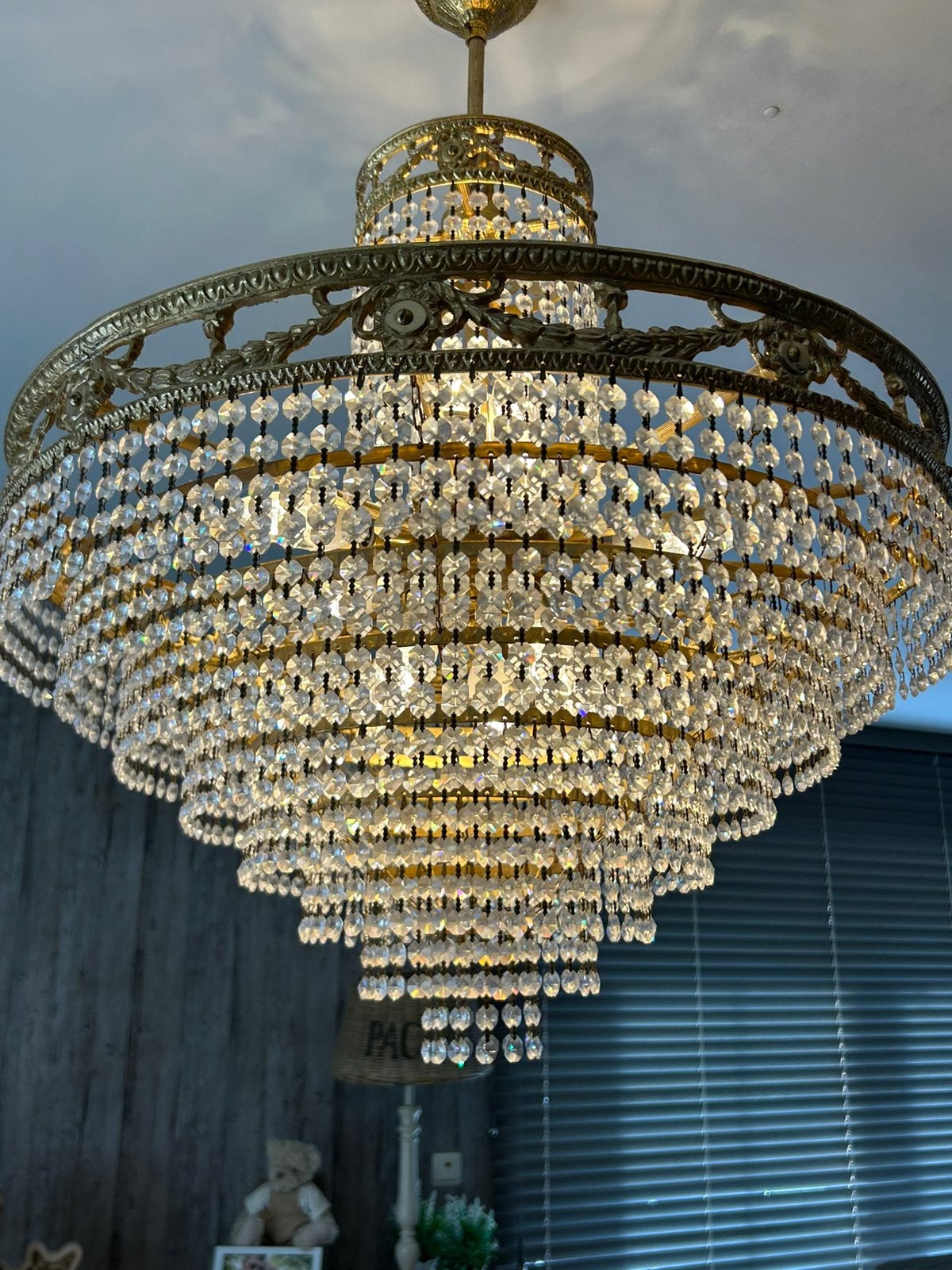 Lustre en cristal, Enlèvement