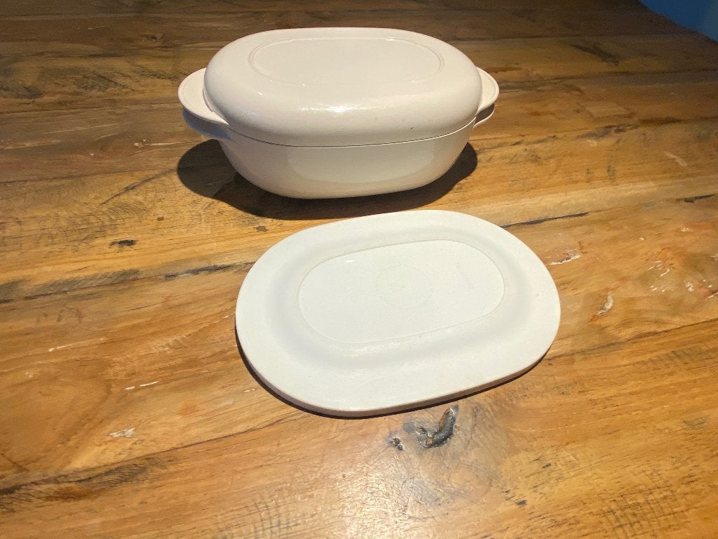 Tupperware microplus 1 liter, Envoi, Crème