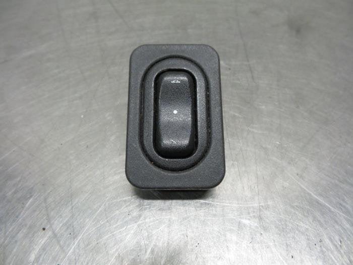 Commutateur vitre électrique d'un Opel Corsa (Corsa C 00-), -, Opel, 3 mois de garantie, Utilisé