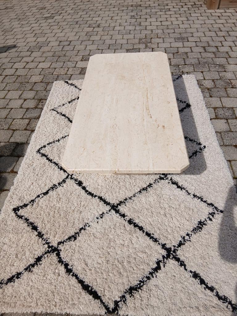 Table basse en travertin, Enlèvement