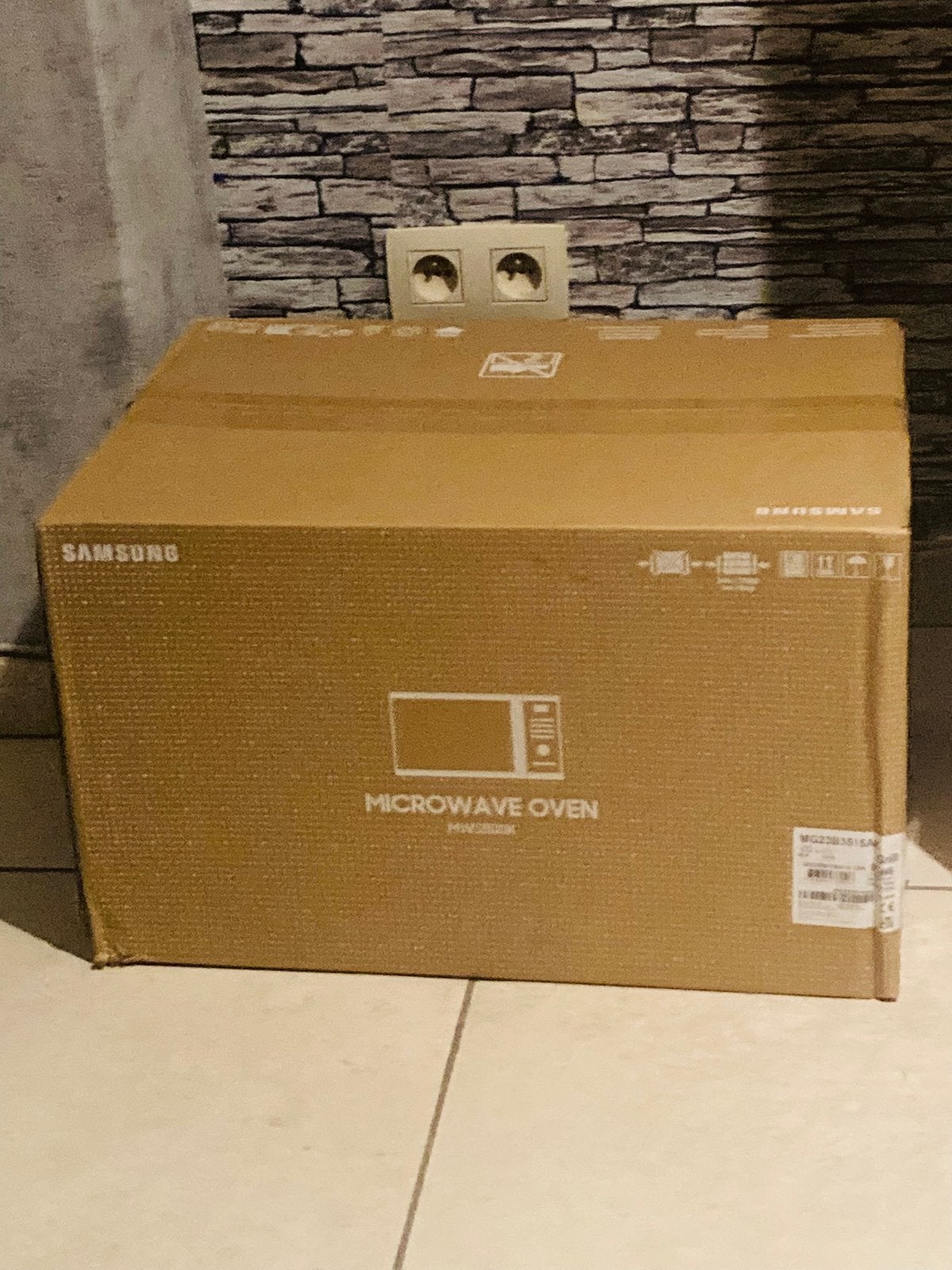 Samsung Four micro-ondes grill 23L 800W MG23B3515AK/EN, Neuf, Encastré, Croustillant, Enlèvement