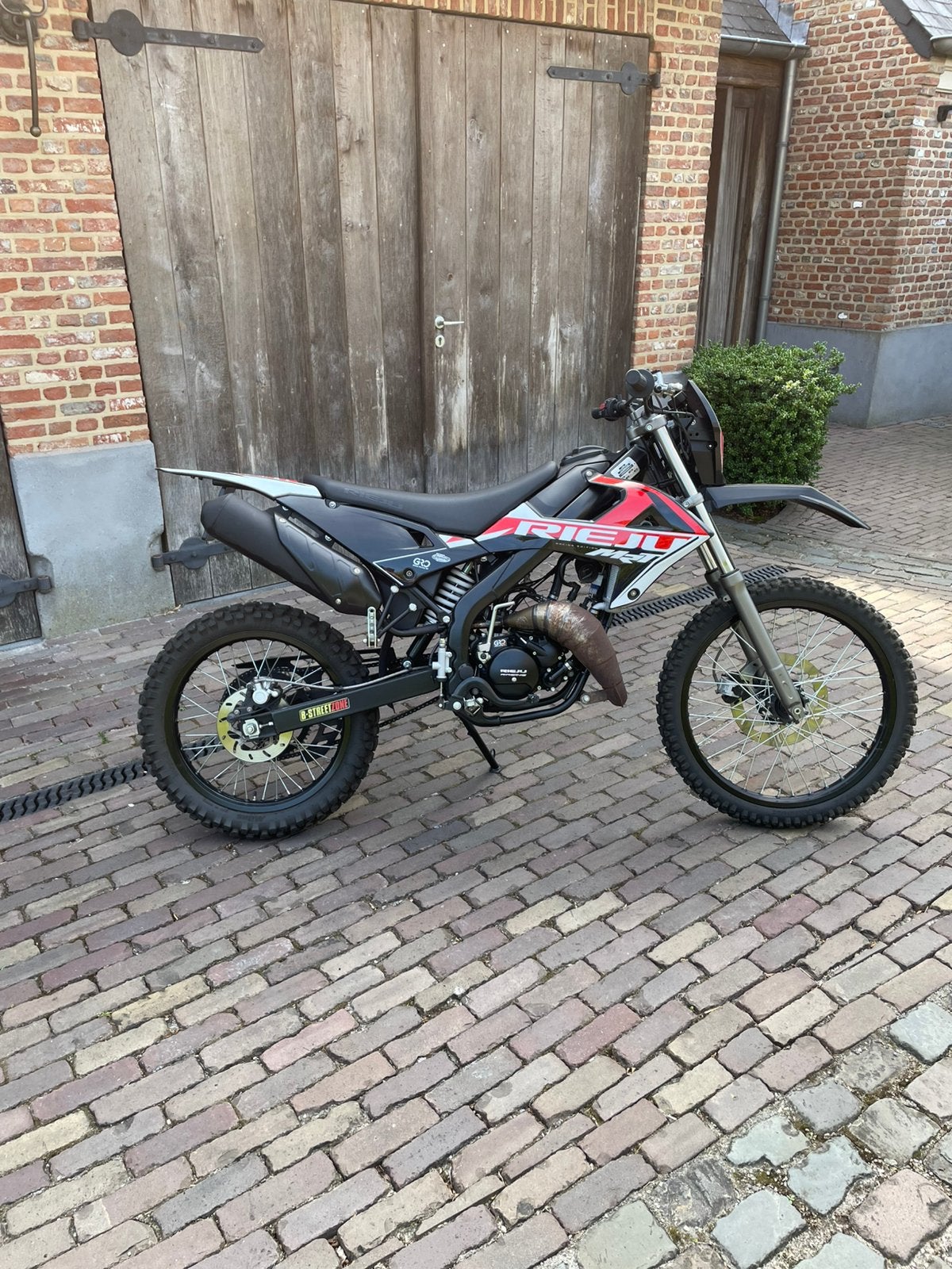 Rieuje mrt50 schakelbrommer, Fietsen en Brommers, Brommers | Derbi, Ophalen, 6 versnellingen, 50 cc, Klasse B (45 km/u)