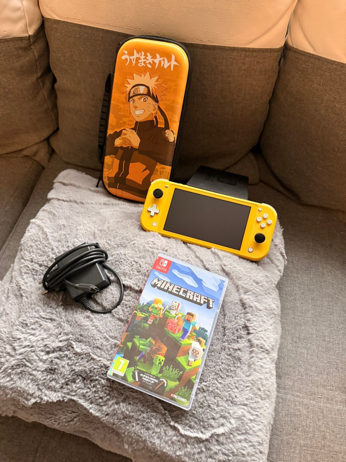 Nintendo Switch Lite jaune + Minecraft – Parfait état, Consoles de jeu & Jeux vidéo, Enlèvement ou Envoi, Comme neuf
