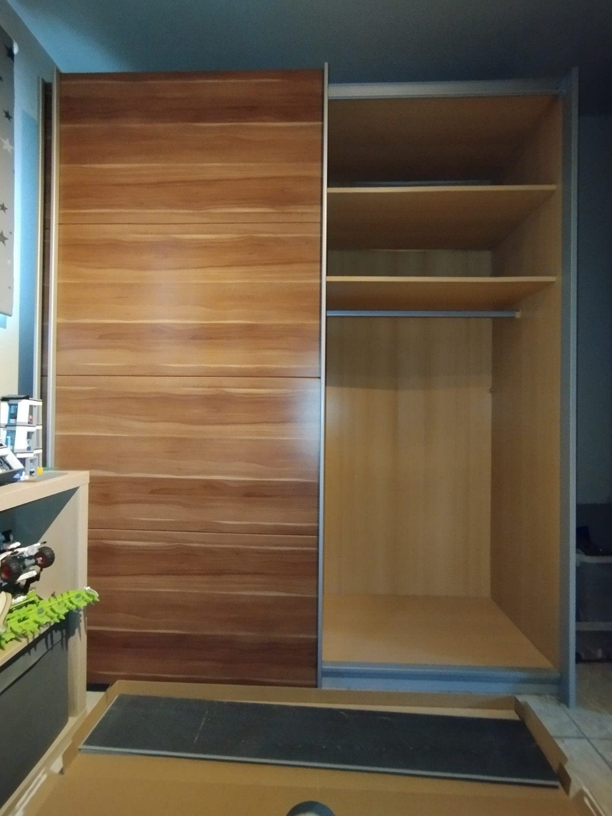 kleerkast met schuifdeuren 210 hoog 180 breed., Ophalen