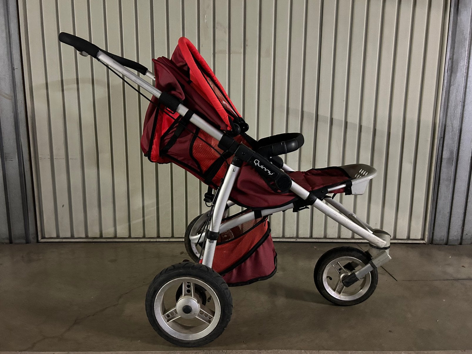 Poussette Quinny (3 roues) a donner, Enlèvement, Poussette, Quinny