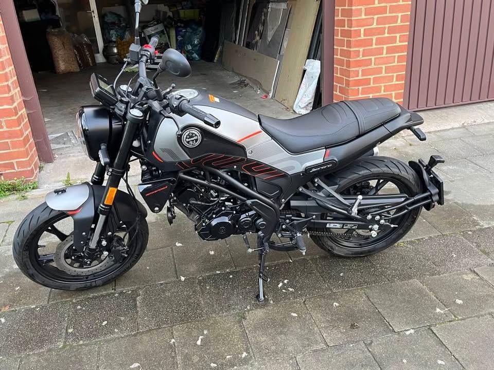 2022 Benelli Leoncino 125, Tourisme, Permis Moto A1 minimum, Particulier, Éclairage LED