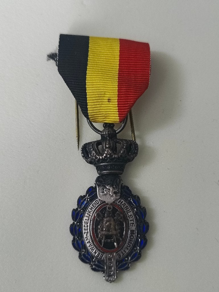 Ereteken / medaille van de arbeid 2de klasse, Ophalen of Verzenden, Overige soorten