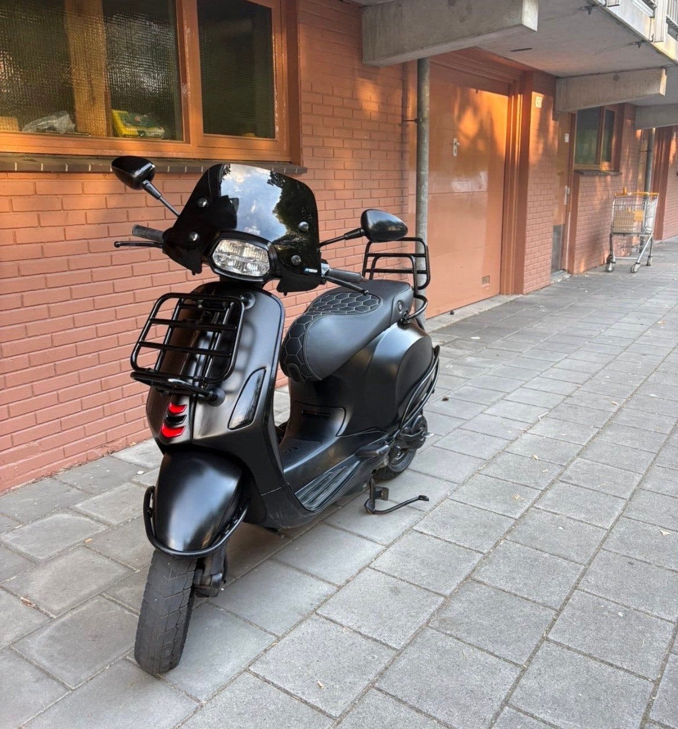 Vespa sprint, Fietsen en Brommers, Ophalen, Zo goed als nieuw, Benzine, 50 cc