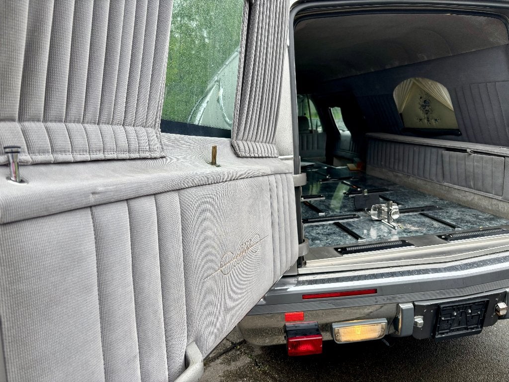 Hearse V8 uit de eerste hand gereden 80000 kmCar pass Belge, Auto's, Automaat, Achterwielaandrijving, 8 cilinders, Overige bekleding