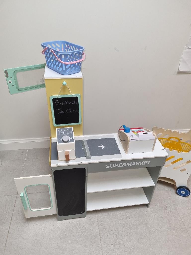 Speelwinkel inclusief kassa, winkelwagen en 2 mandjes, Kinderen en Baby's, Ophalen, Gebruikt, Hout, Speelkeuken