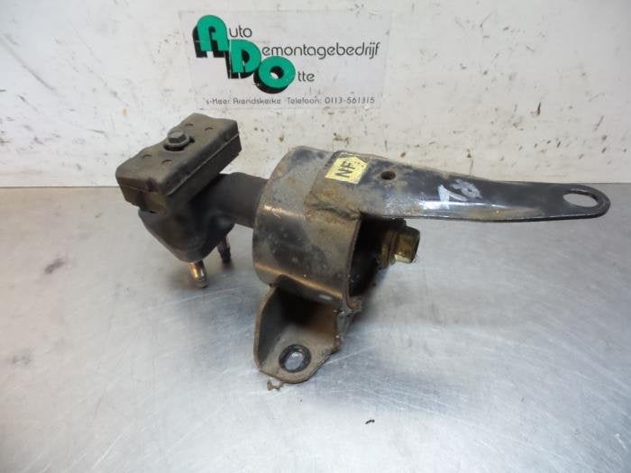 Support moteur d'un Toyota Corolla (Corolla 96-), -, 3 mois de garantie, Toyota, Utilisé