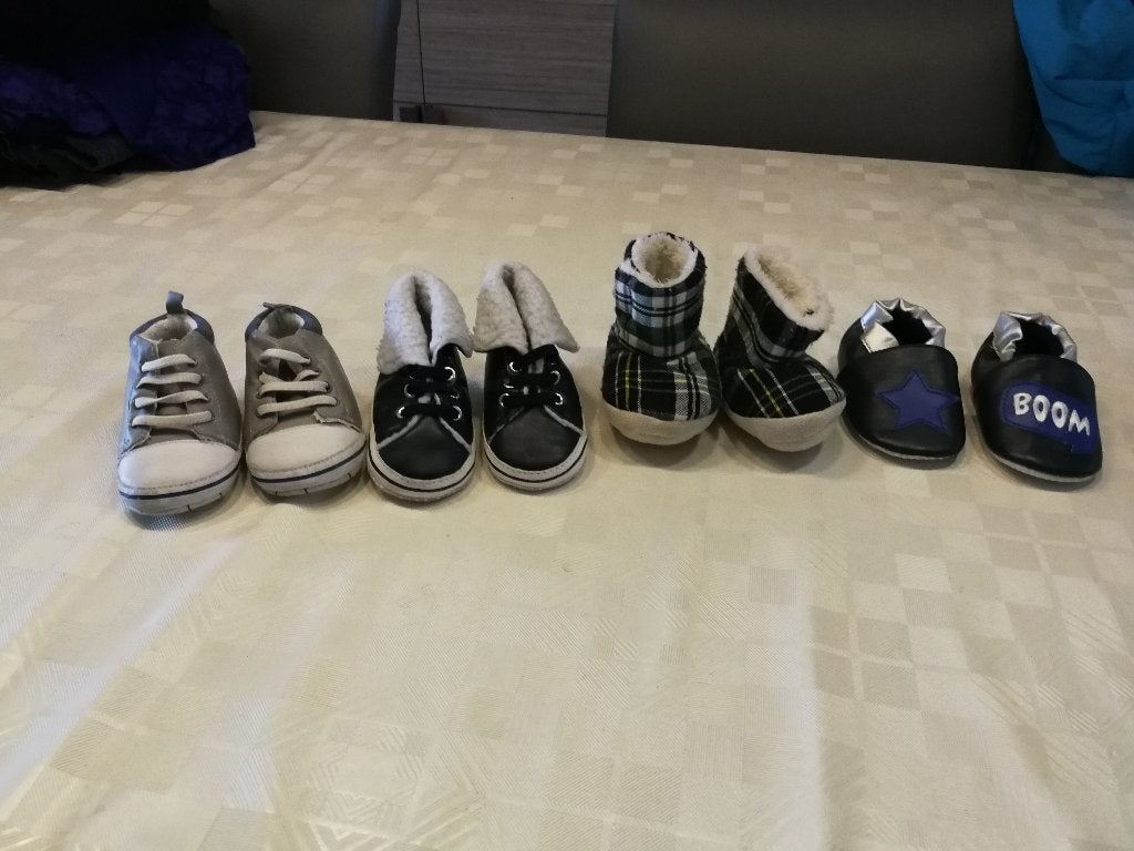 Schoentjes/slofjes 6/12m en 12/18m, Kinderen en Baby's, Kinderkleding | Schoenen en Sokken, Ophalen of Verzenden, Zo goed als nieuw